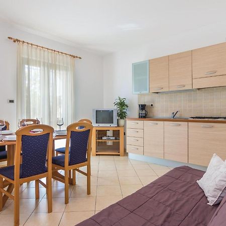 Beautiful Apartment In Porec With Kitchen 외부 사진